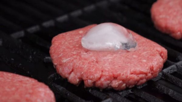Place An Ice Cube On A Burger When Grilling, Here’s Why