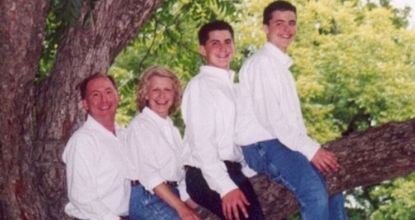 These Strange Family Photos Will Make You Cringe!